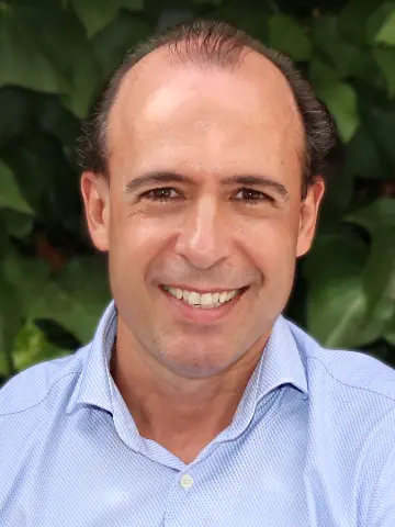 Eduardo Fernández-Cruz headshot Eduardo Fernández-Cruz